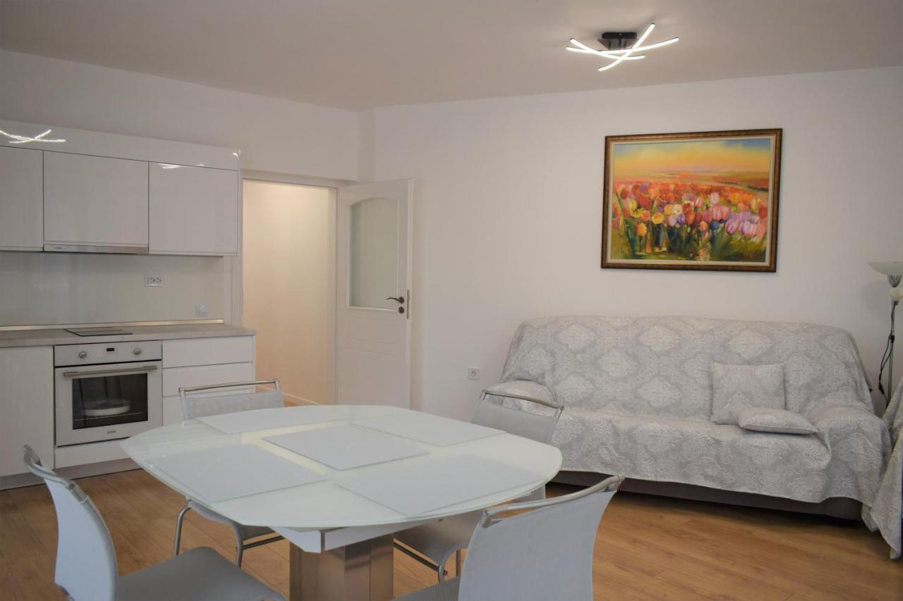 Top Center Apartment Gramophone With Private Parking Burgas Esterno foto