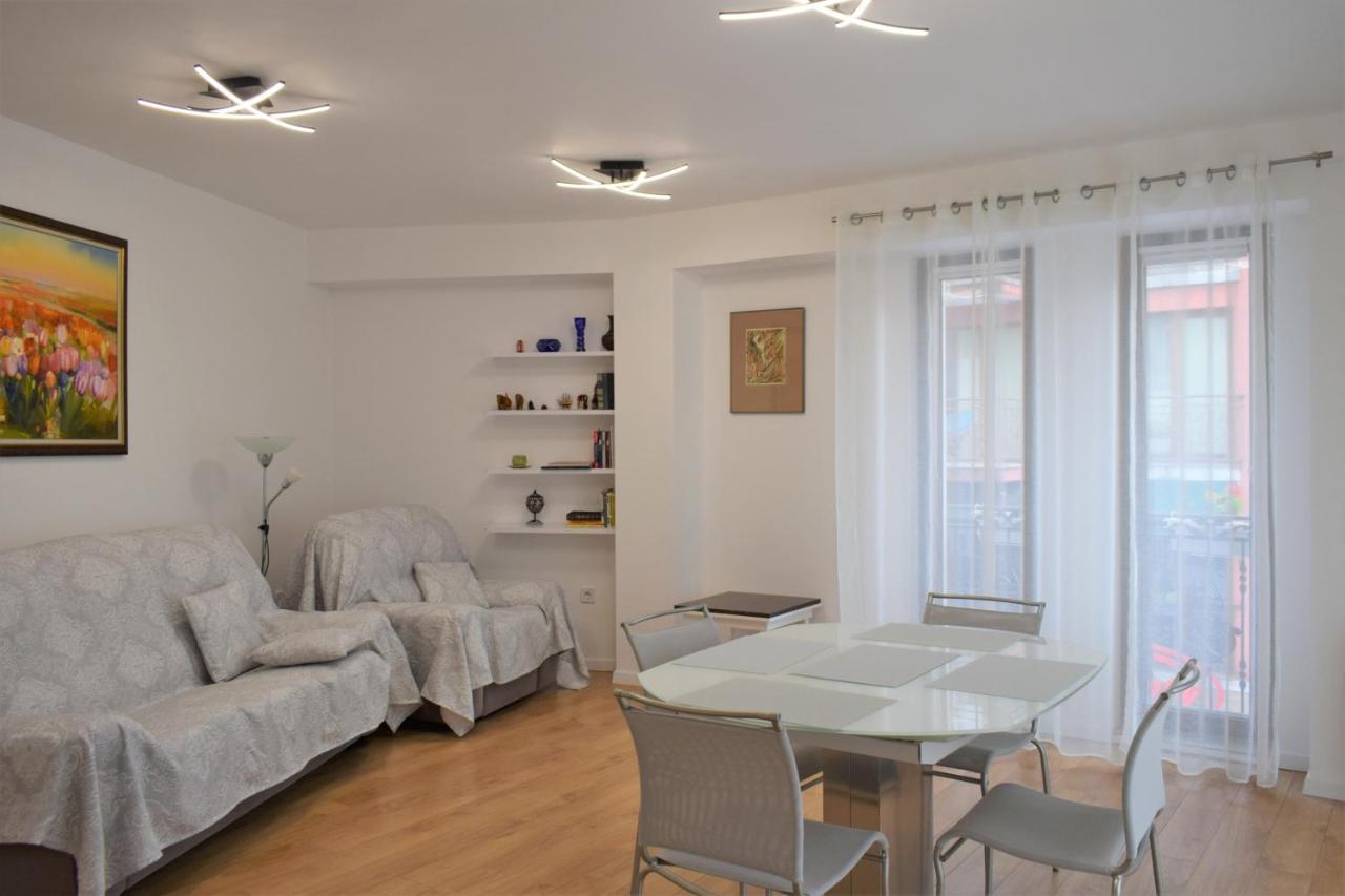 Top Center Apartment Gramophone With Private Parking Burgas Esterno foto