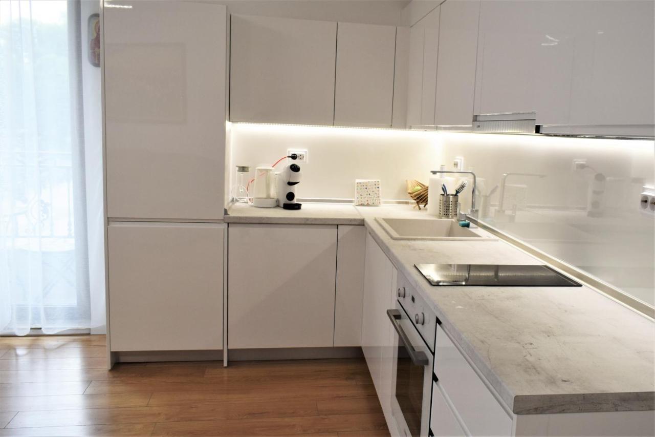 Top Center Apartment Gramophone With Private Parking Burgas Esterno foto