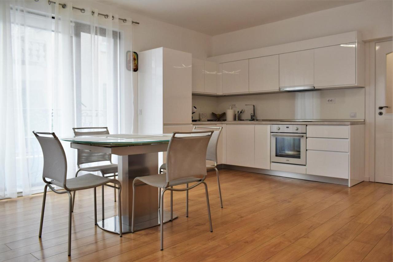 Top Center Apartment Gramophone With Private Parking Burgas Esterno foto
