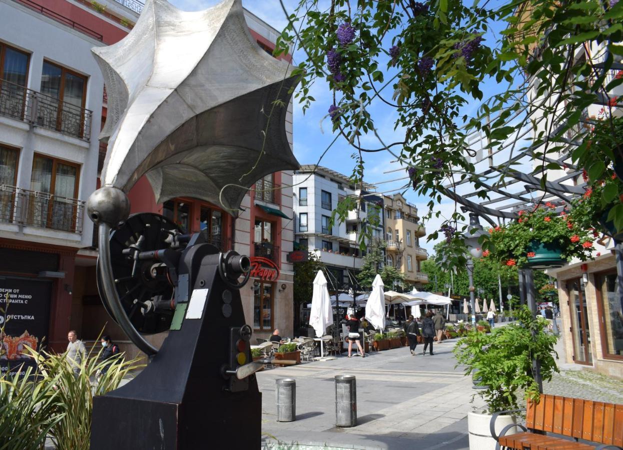 Top Center Apartment Gramophone With Private Parking Burgas Esterno foto