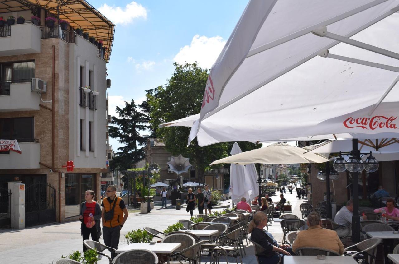 Top Center Apartment Gramophone With Private Parking Burgas Esterno foto