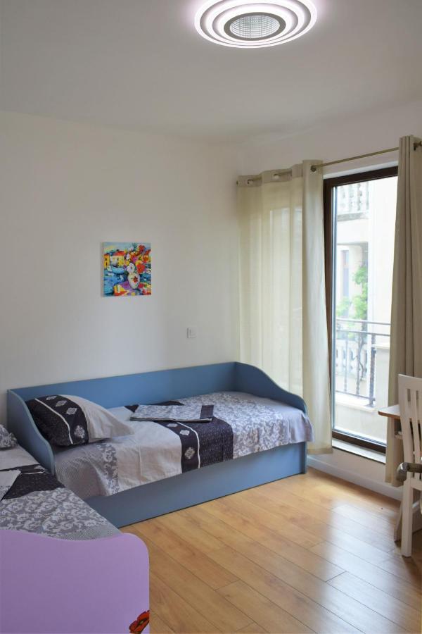 Top Center Apartment Gramophone With Private Parking Burgas Esterno foto