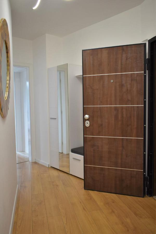 Top Center Apartment Gramophone With Private Parking Burgas Esterno foto