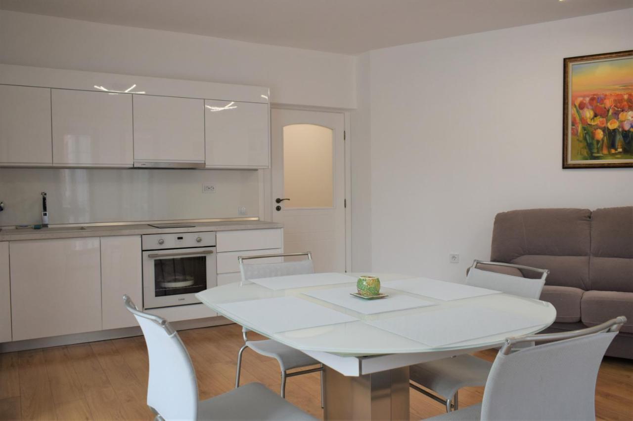 Top Center Apartment Gramophone With Private Parking Burgas Esterno foto