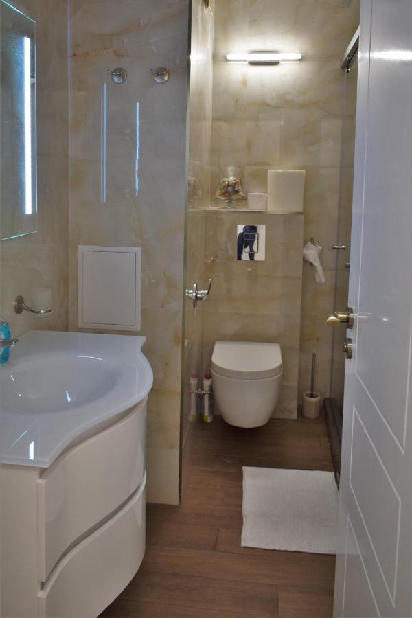 Top Center Apartment Gramophone With Private Parking Burgas Esterno foto