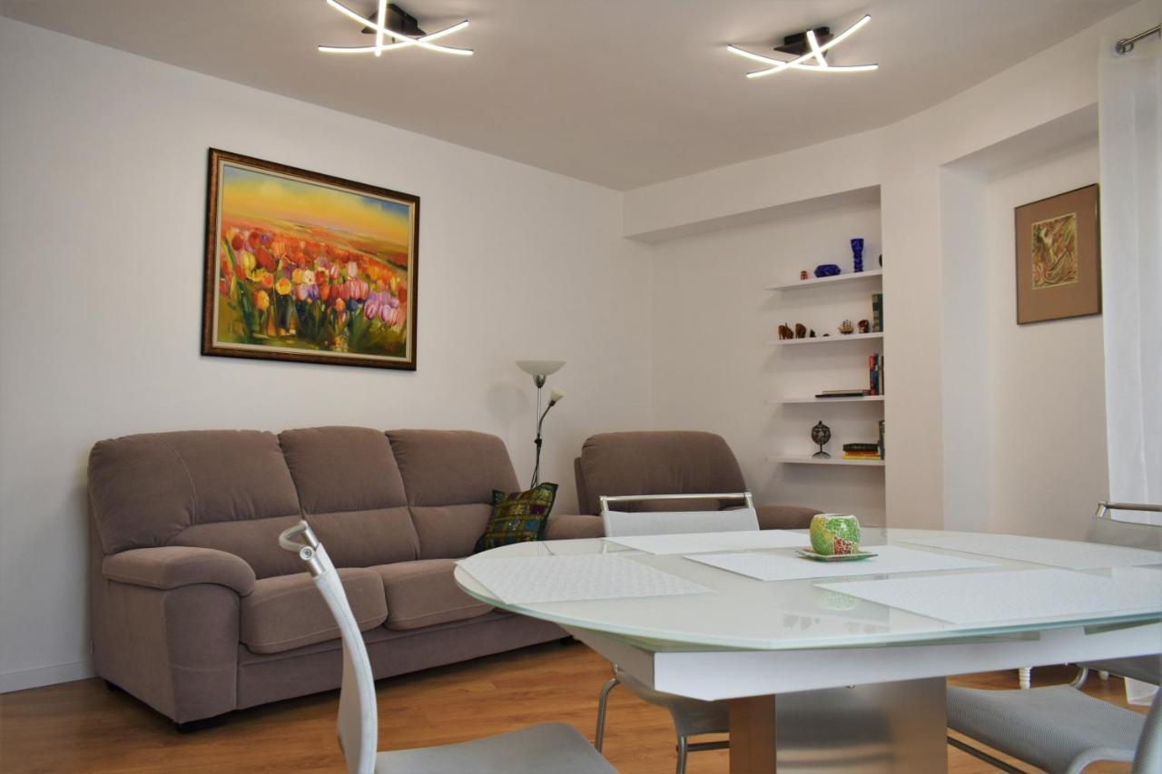 Top Center Apartment Gramophone With Private Parking Burgas Esterno foto
