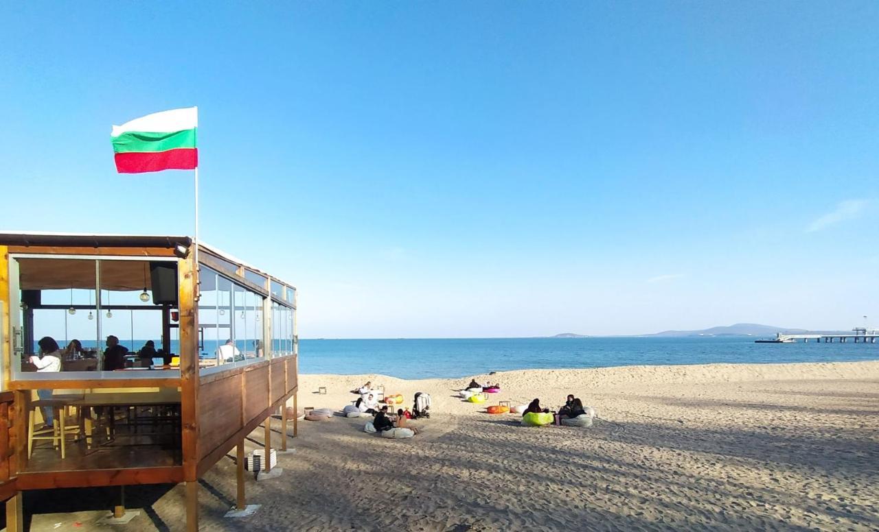 Top Center Apartment Gramophone With Private Parking Burgas Esterno foto