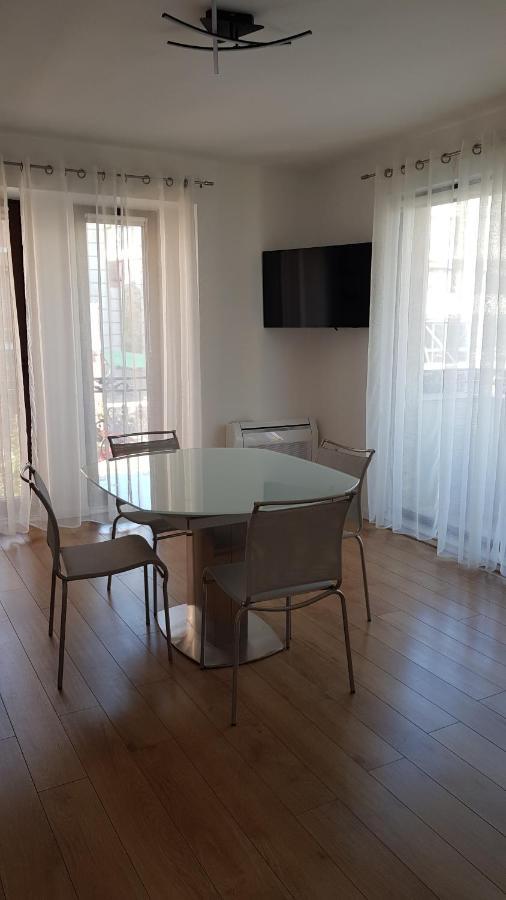 Top Center Apartment Gramophone With Private Parking Burgas Esterno foto